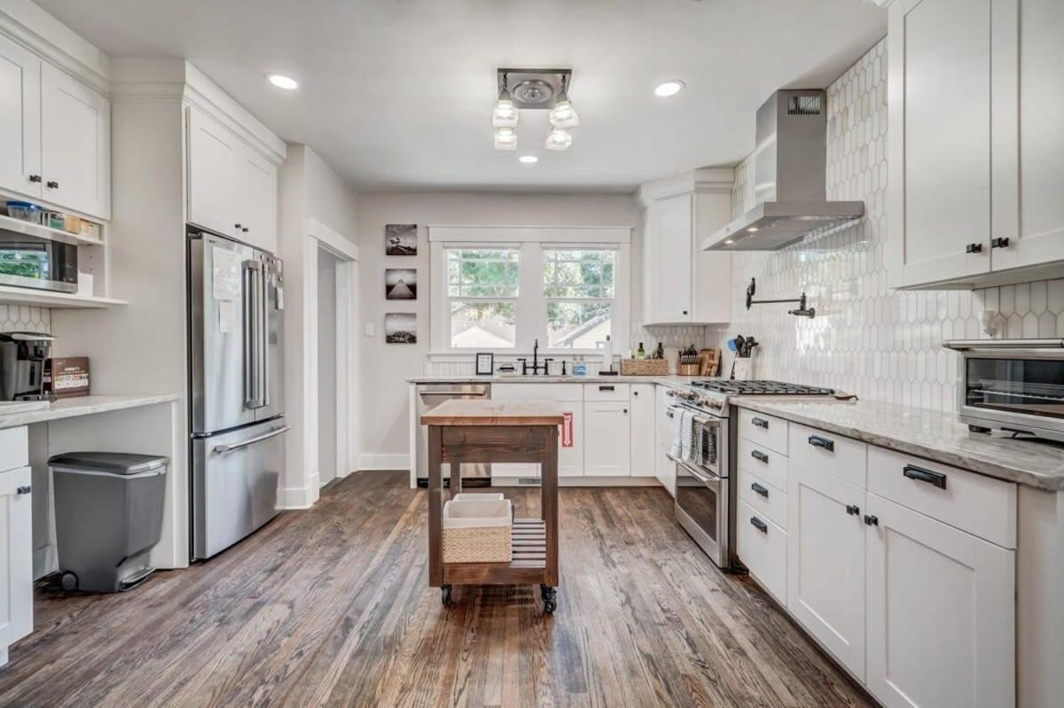 3bd Charming Large Backyard Garden Holiday home *