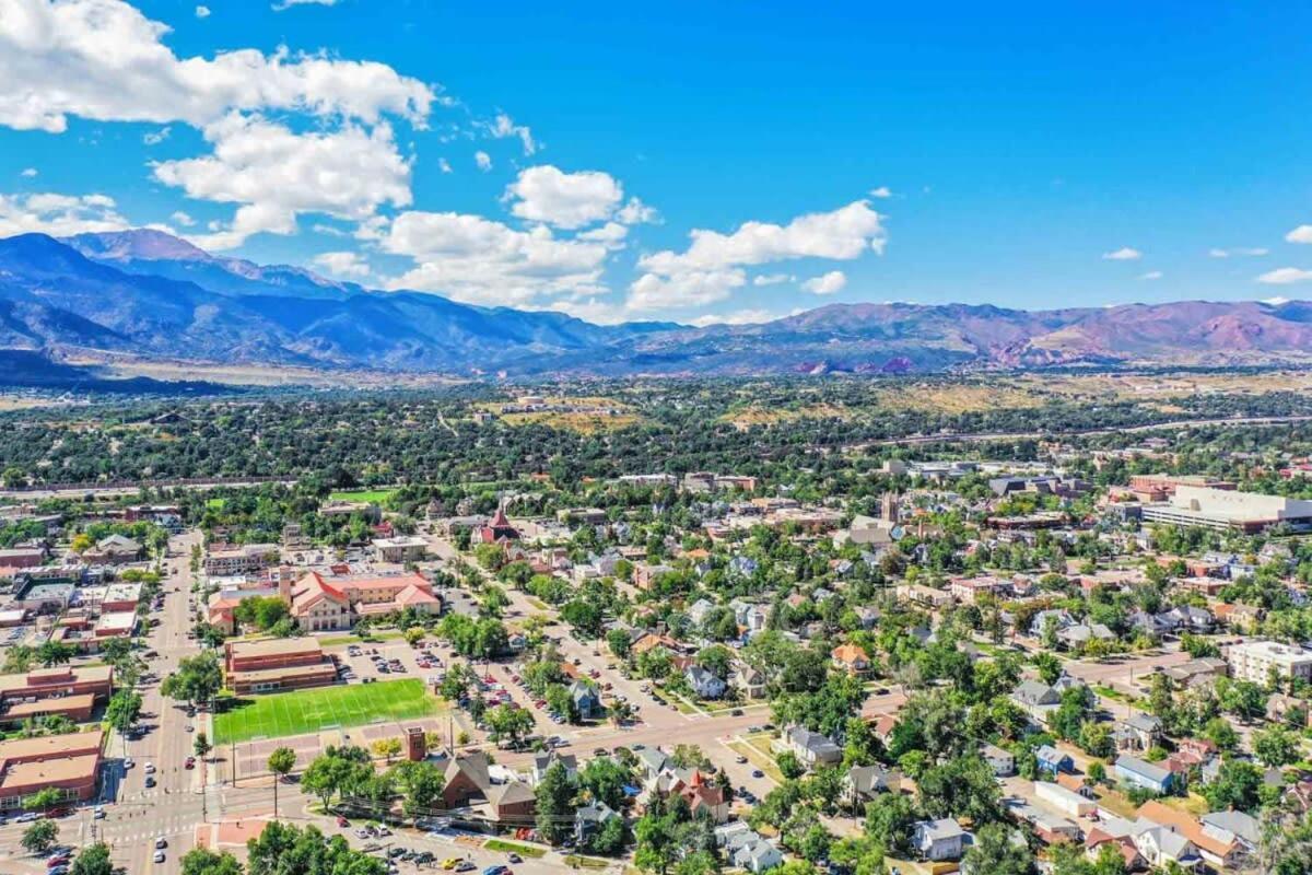 3bd Charming Large Backyard Garden * Colorado Springs
