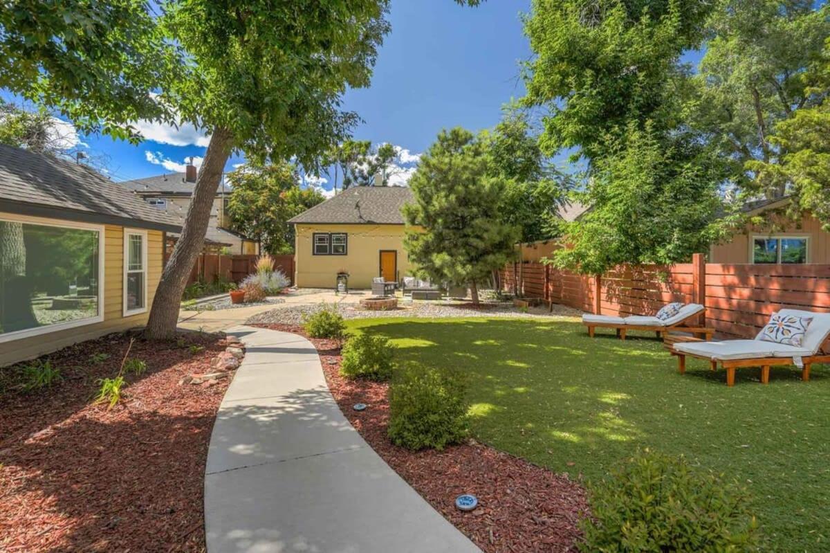 Holiday home 3bd Charming Large Backyard Garden