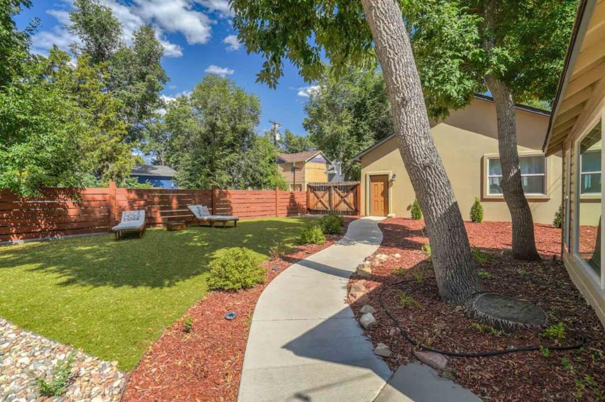 3bd Charming Large Backyard Garden Holiday home Colorado Springs