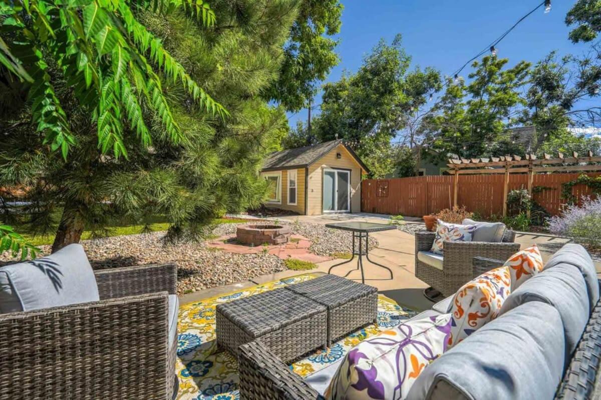 3bd Charming Large Backyard Garden Holiday home Colorado Springs