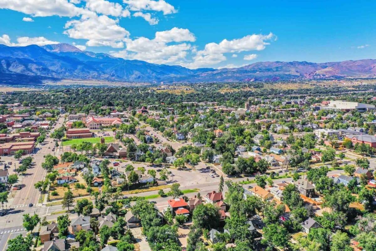 3bd Charming Large Backyard Garden * Colorado Springs