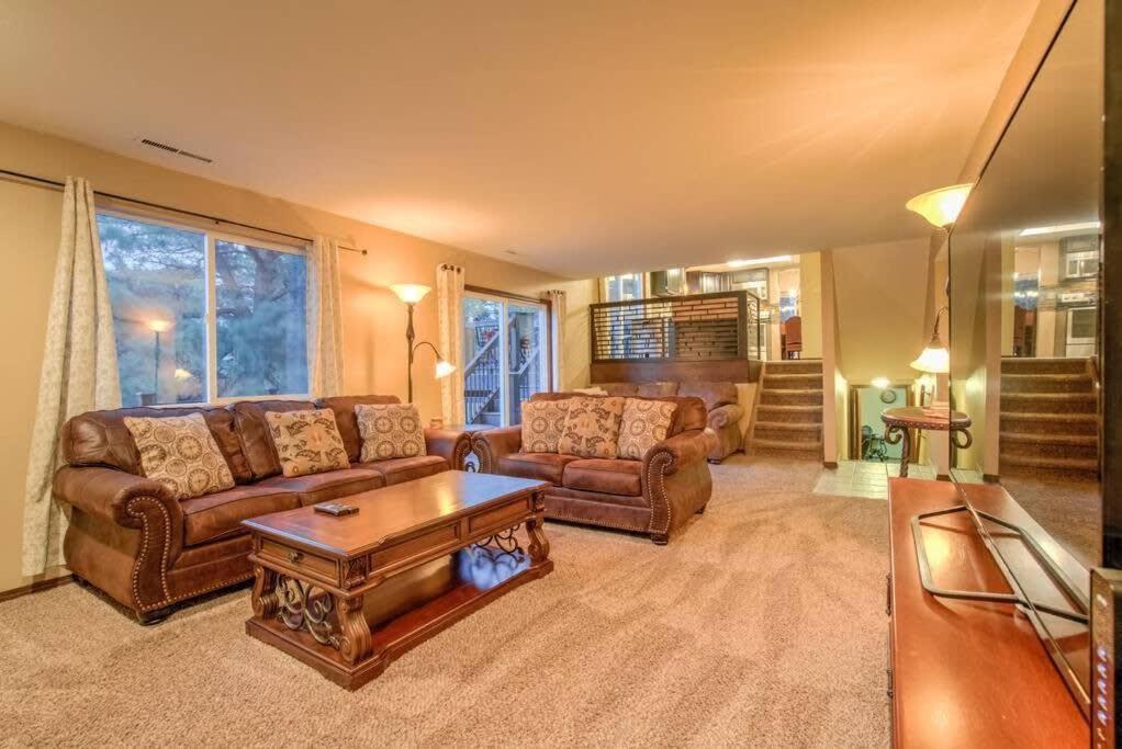 4br Near Usafa Entertain W Lg Backyard & Hot Tub Colorado Springs