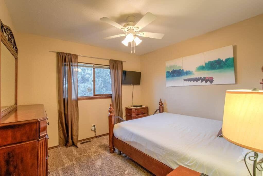 4br Near Usafa Entertain W Lg Backyard & Hot Tub Holiday home Colorado Springs