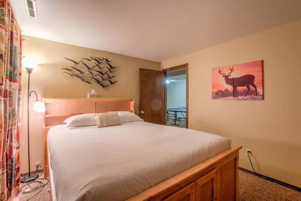4br Near Usafa Entertain W Lg Backyard & Hot Tub Holiday home