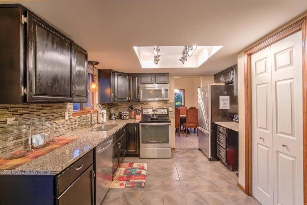 Holiday home 4br Near Usafa Entertain W Lg Backyard & Hot Tub Colorado Springs