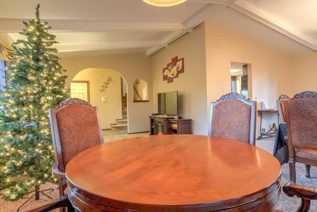 4br Near Usafa Entertain W Lg Backyard & Hot Tub *