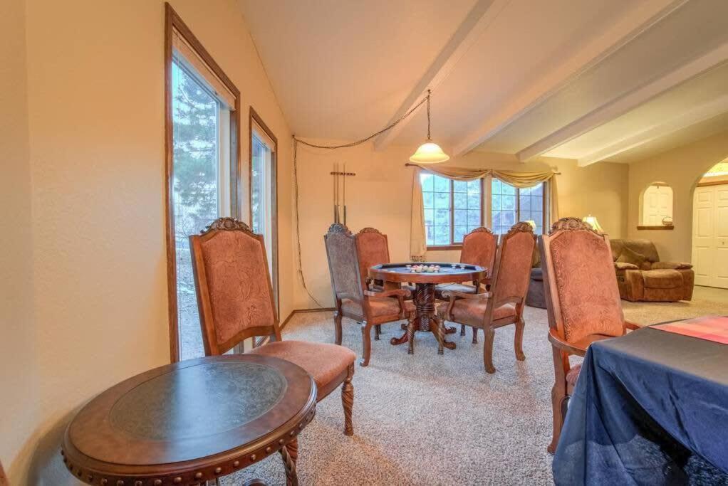 4br Near Usafa Entertain W Lg Backyard & Hot Tub Holiday home *