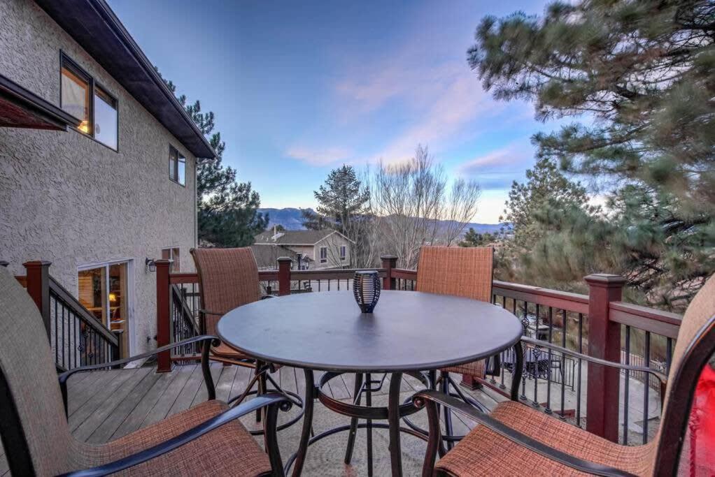 4br Near Usafa Entertain W Lg Backyard & Hot Tub * Colorado Springs