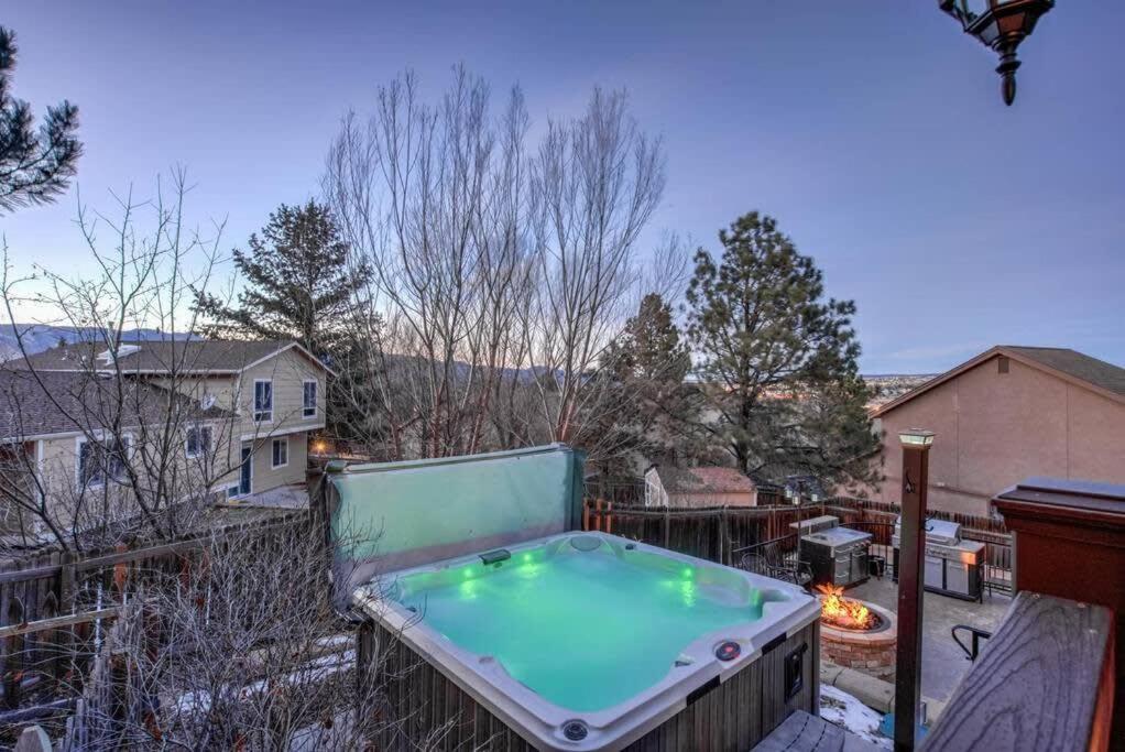 4br Near Usafa Entertain W Lg Backyard & Hot Tub Holiday home