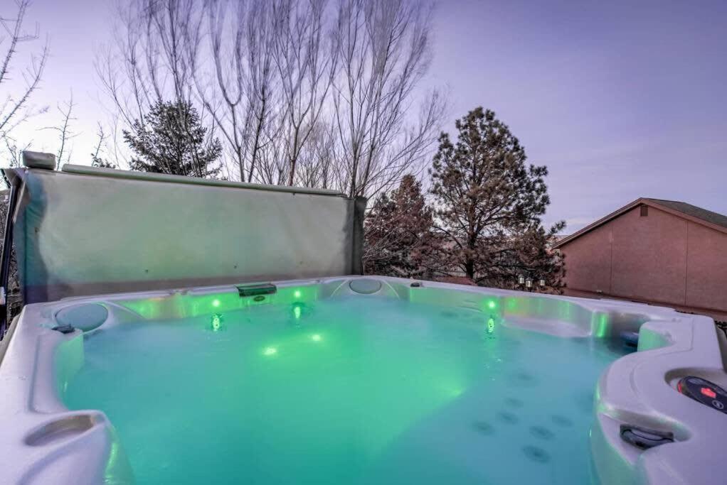 4br Near Usafa Entertain W Lg Backyard & Hot Tub Holiday home Colorado Springs
