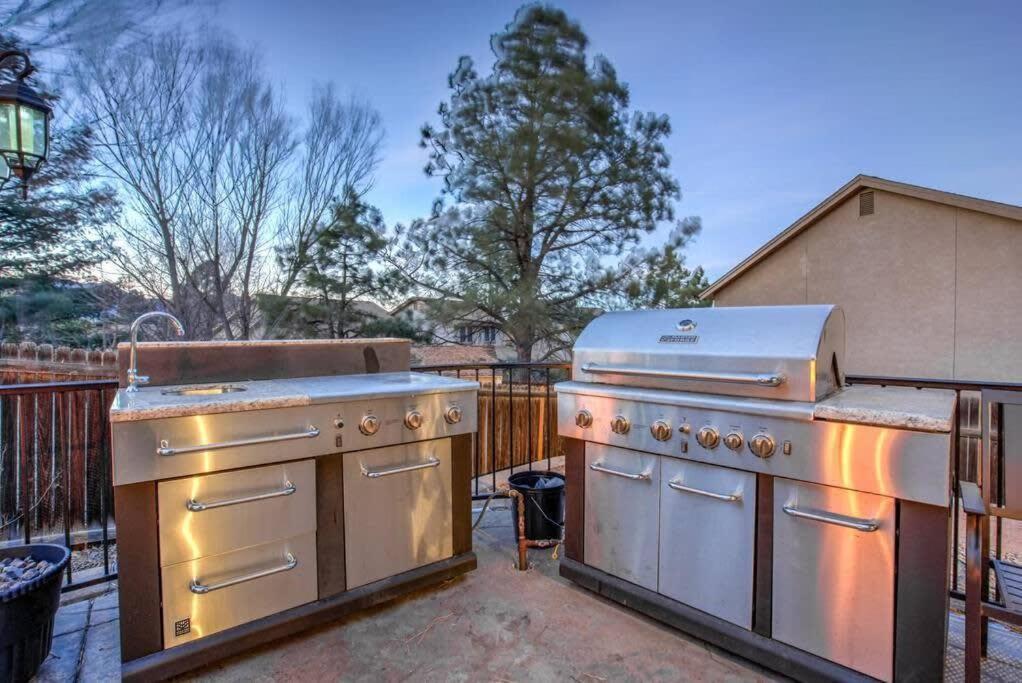 Holiday home 4br Near Usafa Entertain W Lg Backyard & Hot Tub *