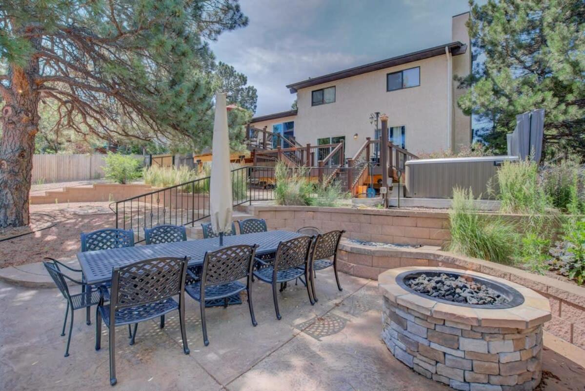Holiday home 4br Near Usafa Entertain W Lg Backyard & Hot Tub *