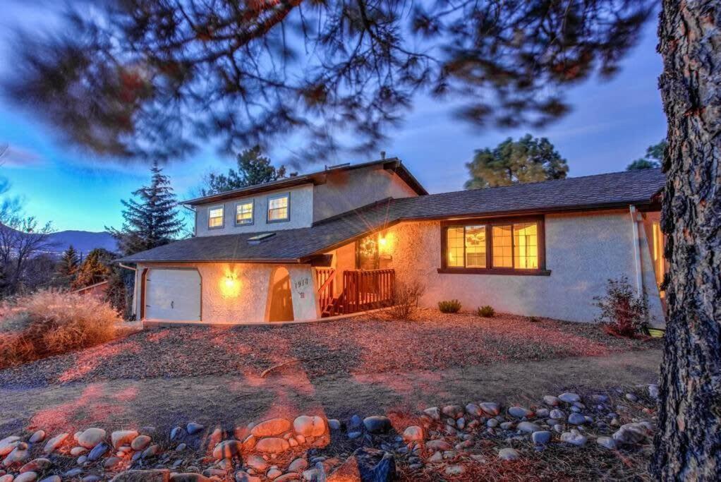 4br Near Usafa Entertain W Lg Backyard & Hot Tub