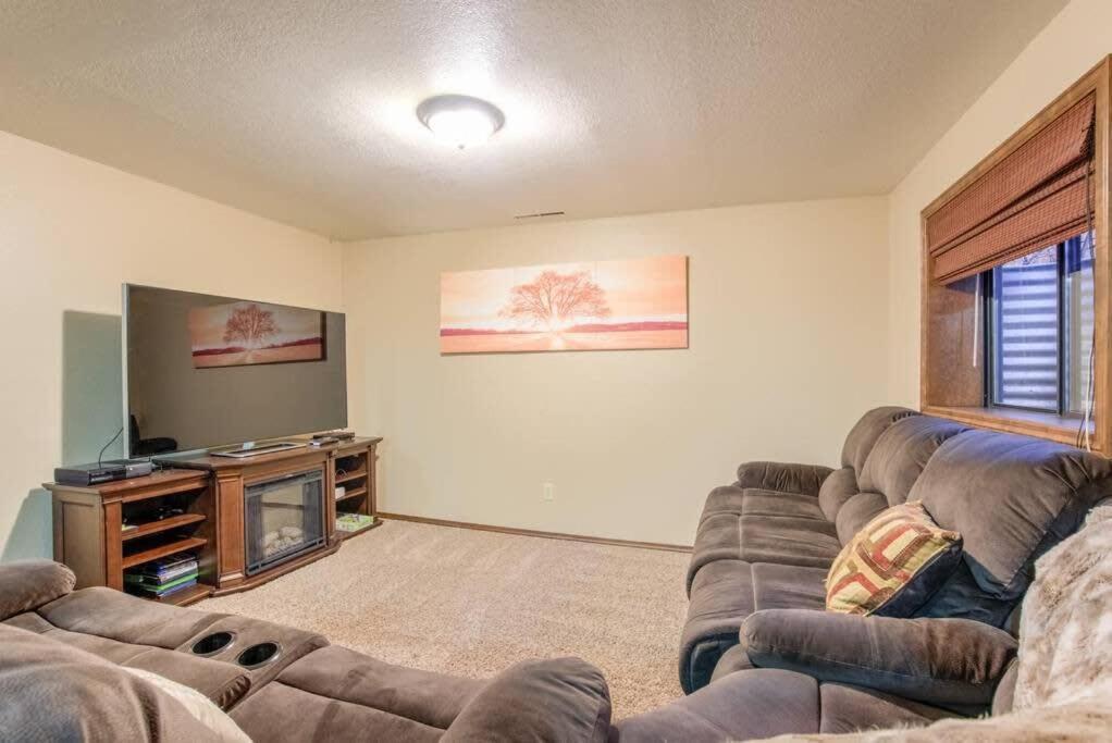 Holiday home 4br Near Usafa Entertain W Lg Backyard & Hot Tub Colorado Springs