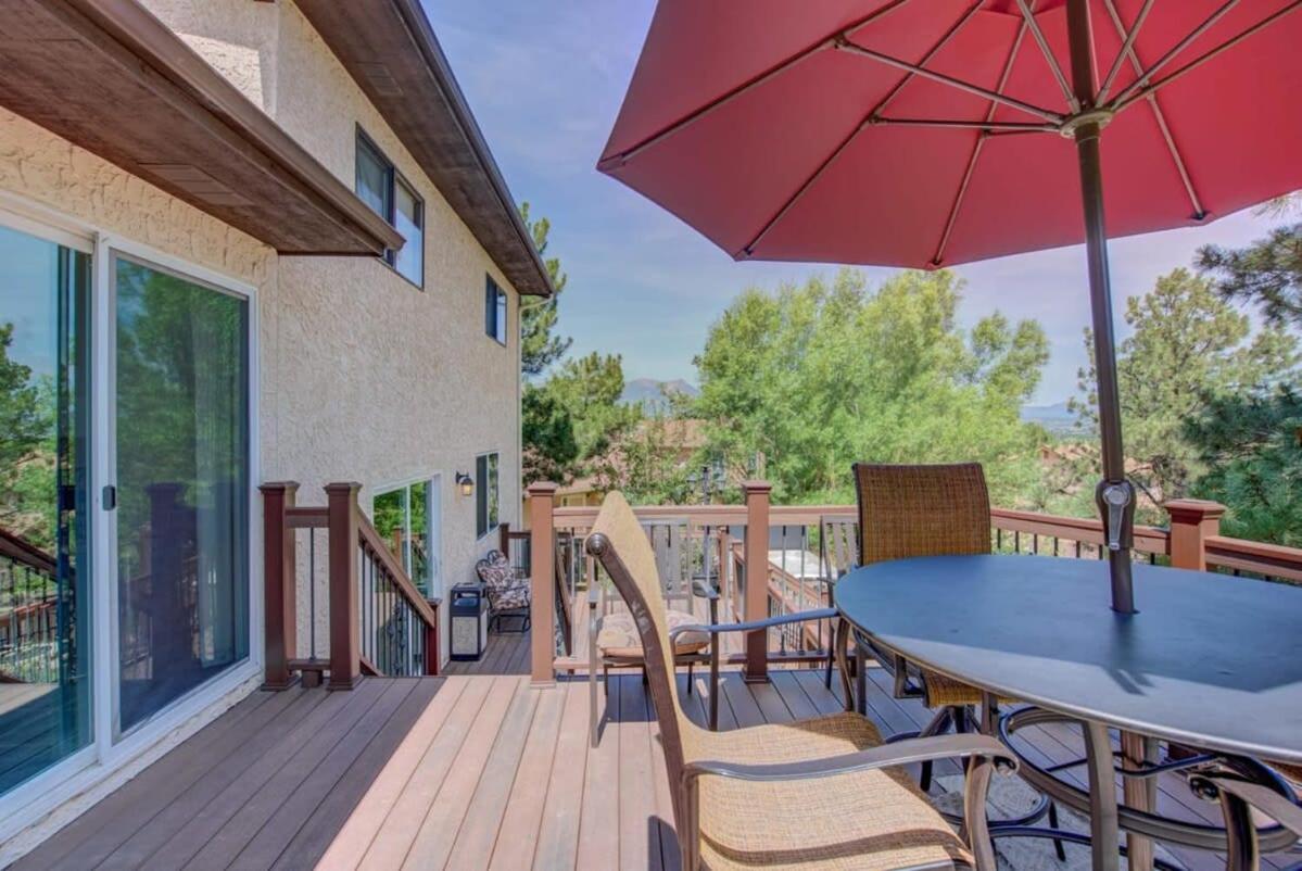 Holiday home 4br Near Usafa Entertain W Lg Backyard & Hot Tub