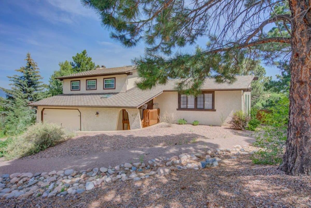4br Near Usafa Entertain W Lg Backyard & Hot Tub * Colorado Springs