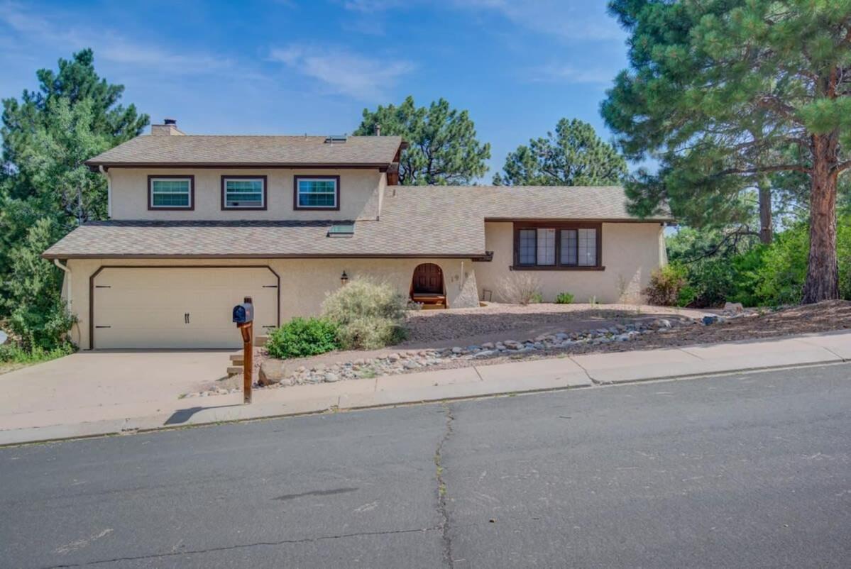 Holiday home 4br Near Usafa Entertain W Lg Backyard & Hot Tub