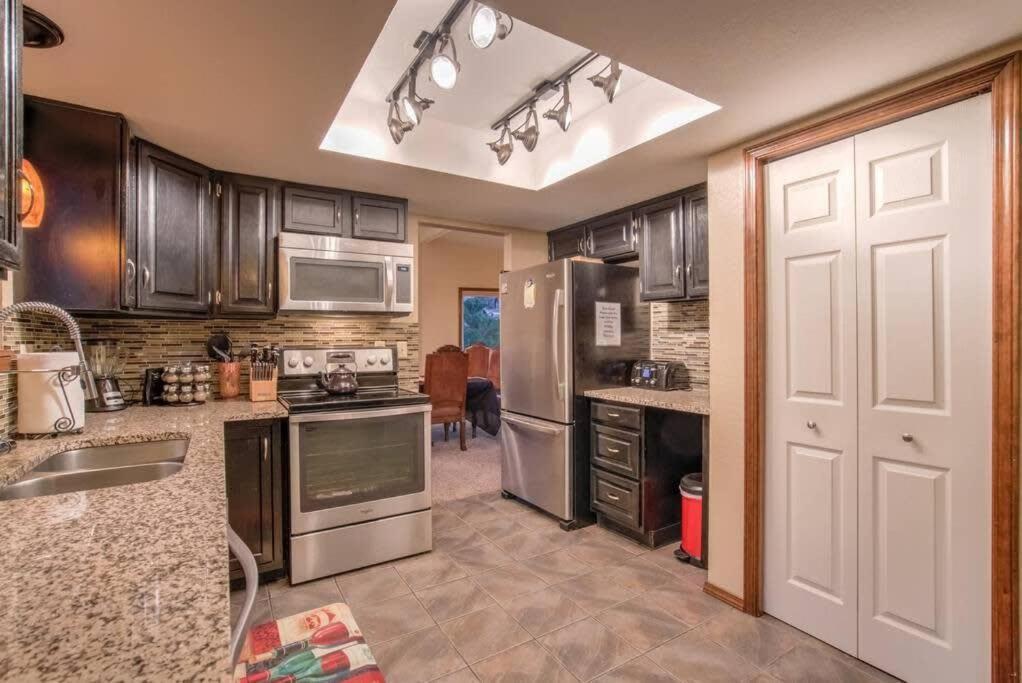 4br Near Usafa Entertain W Lg Backyard & Hot Tub Colorado Springs