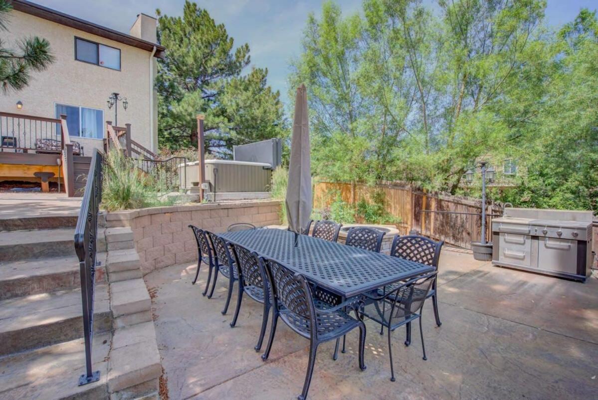 Holiday home 4br Near Usafa Entertain W Lg Backyard & Hot Tub *