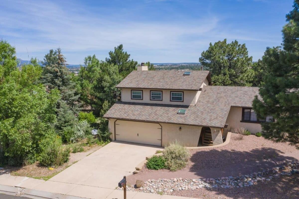 4br Near Usafa Entertain W Lg Backyard & Hot Tub