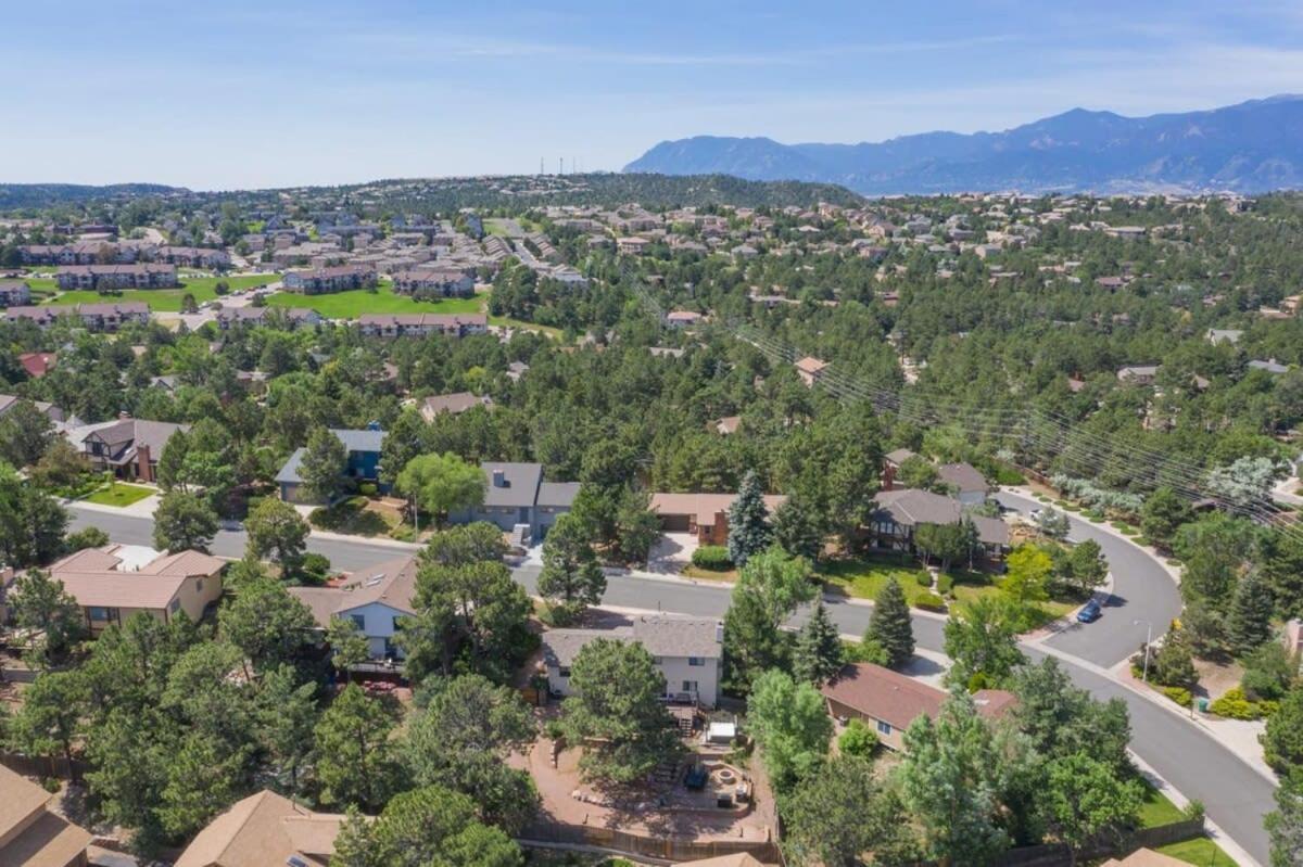 4br Near Usafa Entertain W Lg Backyard & Hot Tub Holiday home *