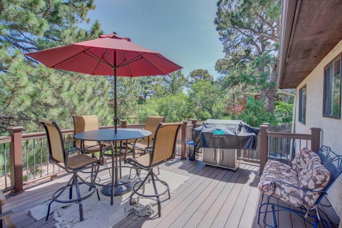 4br Near Usafa Entertain W Lg Backyard & Hot Tub Holiday home *