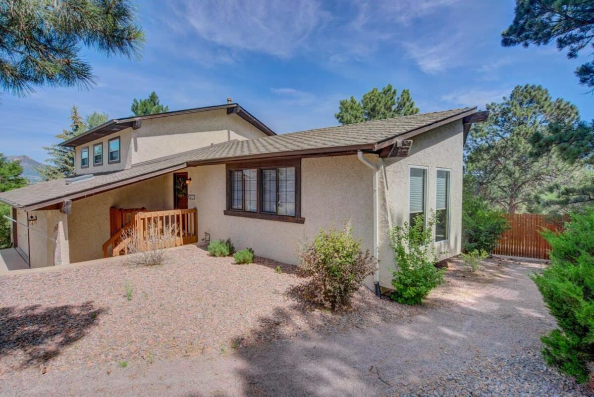 4br Near Usafa Entertain W Lg Backyard & Hot Tub Holiday home Colorado Springs
