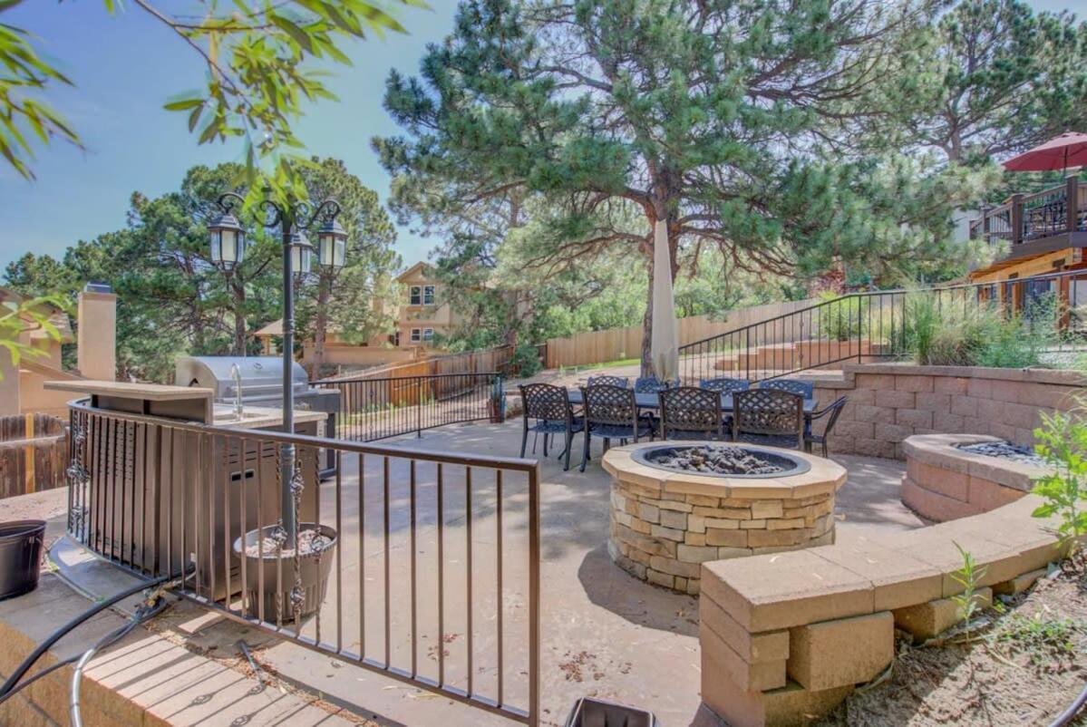 4br Near Usafa Entertain W Lg Backyard & Hot Tub * Colorado Springs