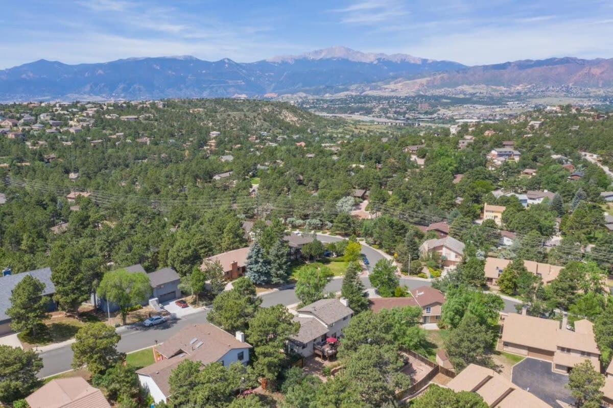4br Near Usafa Entertain W Lg Backyard & Hot Tub Holiday home Colorado Springs