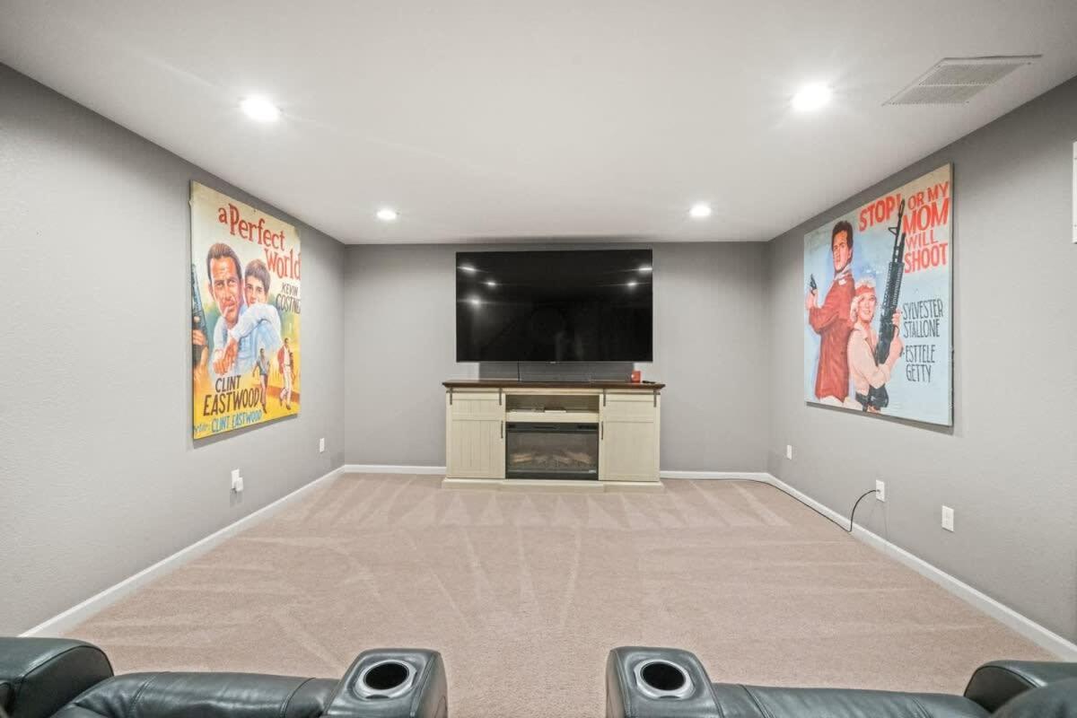 Holiday home 3bd Near Air Force Academy Movie Workspace And Grill *