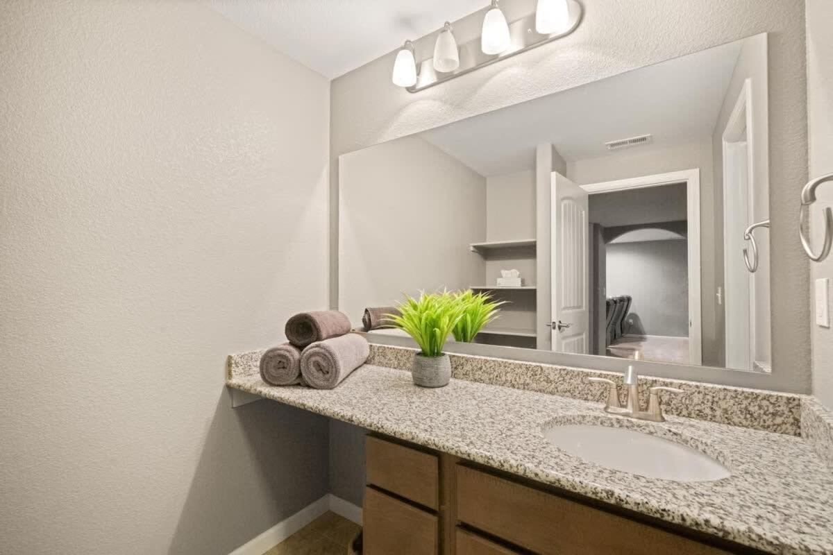 3bd Near Air Force Academy Movie Workspace And Grill *