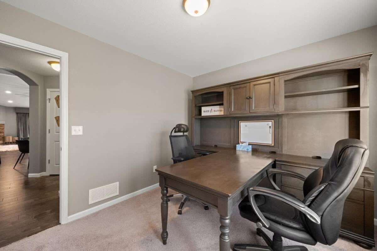 Holiday home 3bd Near Air Force Academy Movie Workspace And Grill