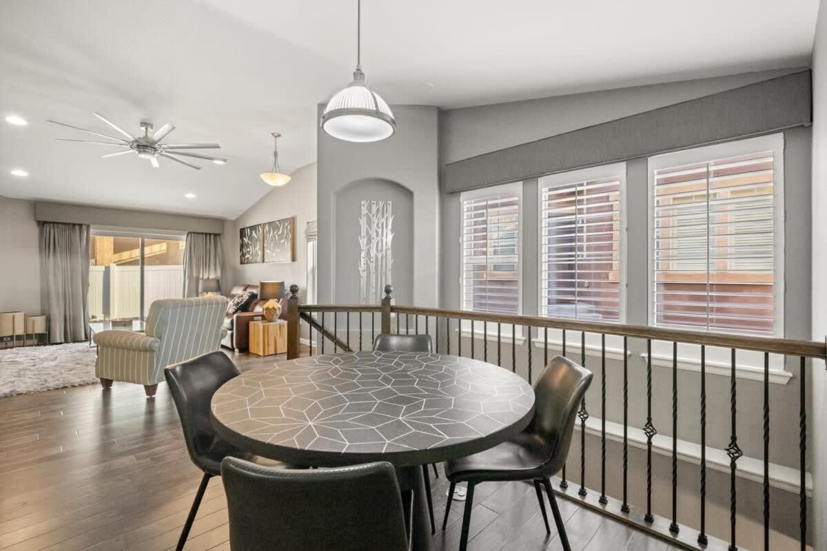 Holiday home 3bd Near Air Force Academy Movie Workspace And Grill
