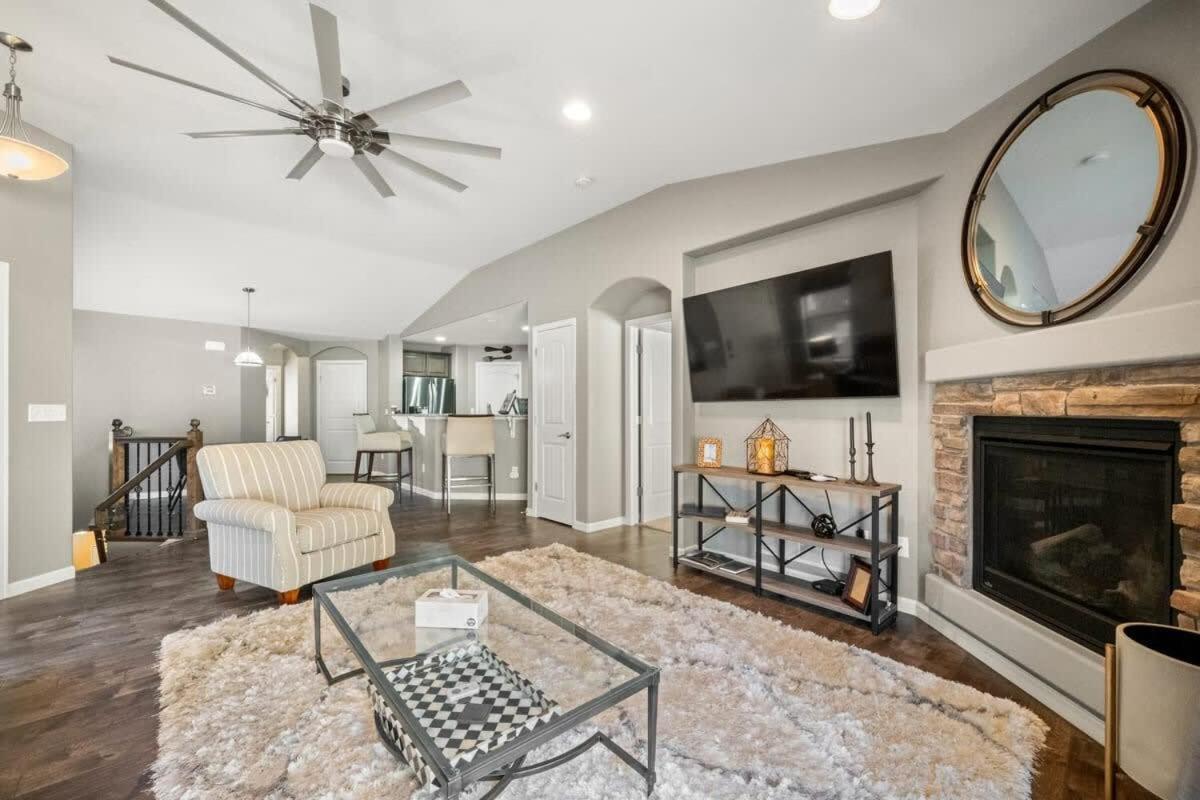 3bd Near Air Force Academy Movie Workspace And Grill * Colorado Springs