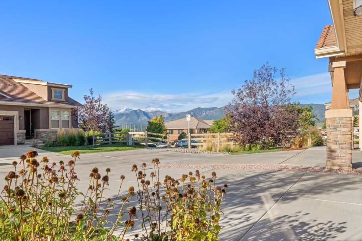 Holiday home 3bd Near Air Force Academy Movie Workspace And Grill *