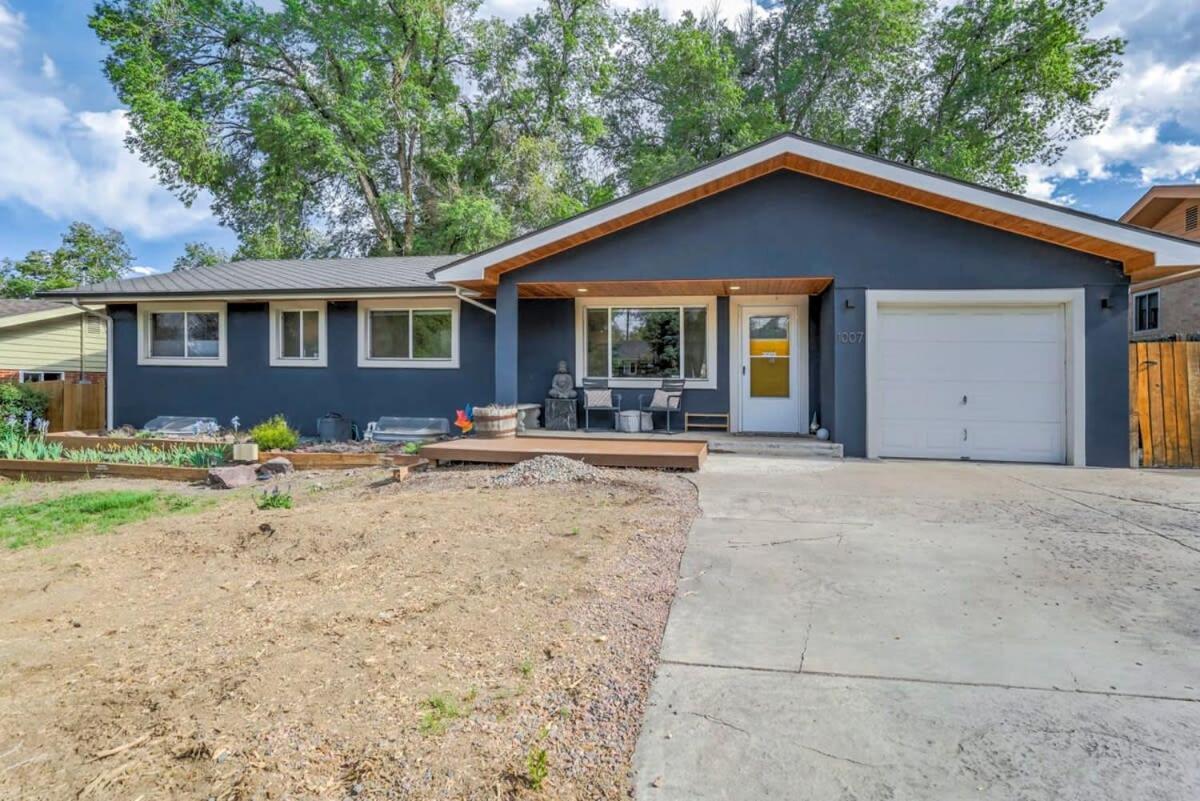 Holiday home Family Oasis Offices Gym Fenced Yard Colorado Springs