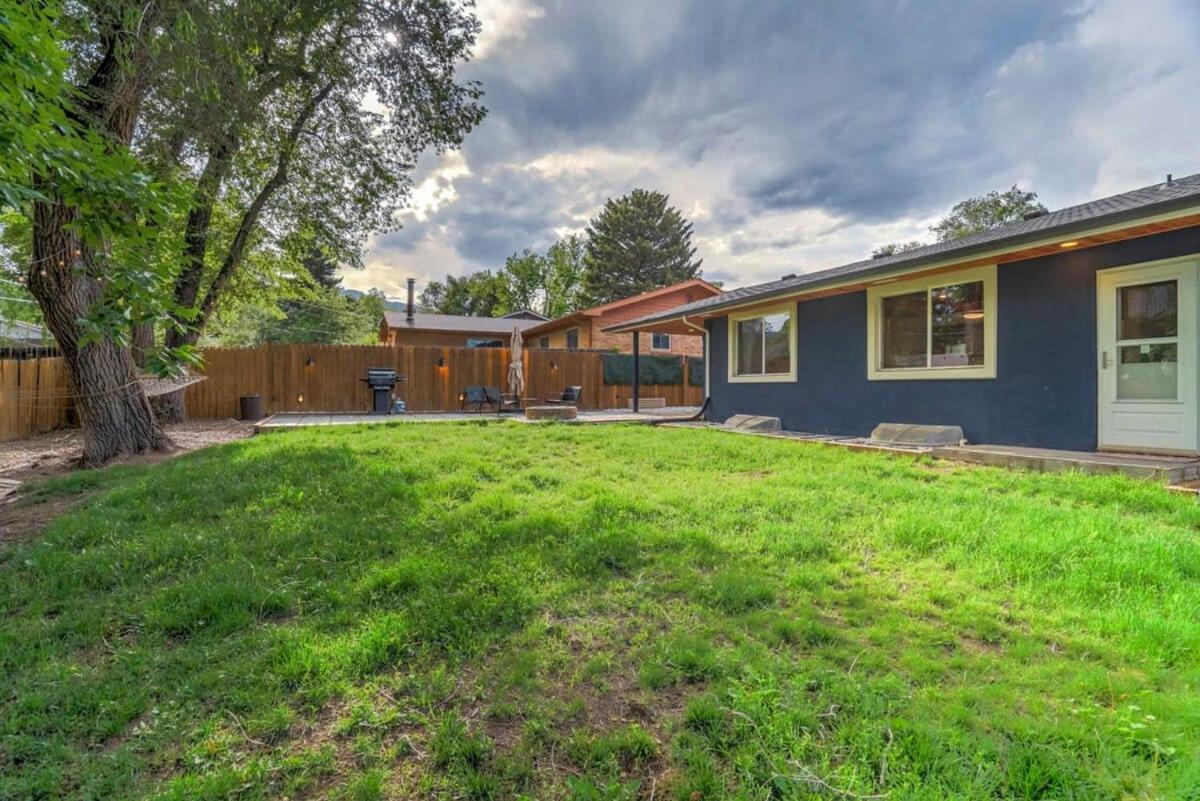 Family Oasis Offices Gym Fenced Yard Holiday home *