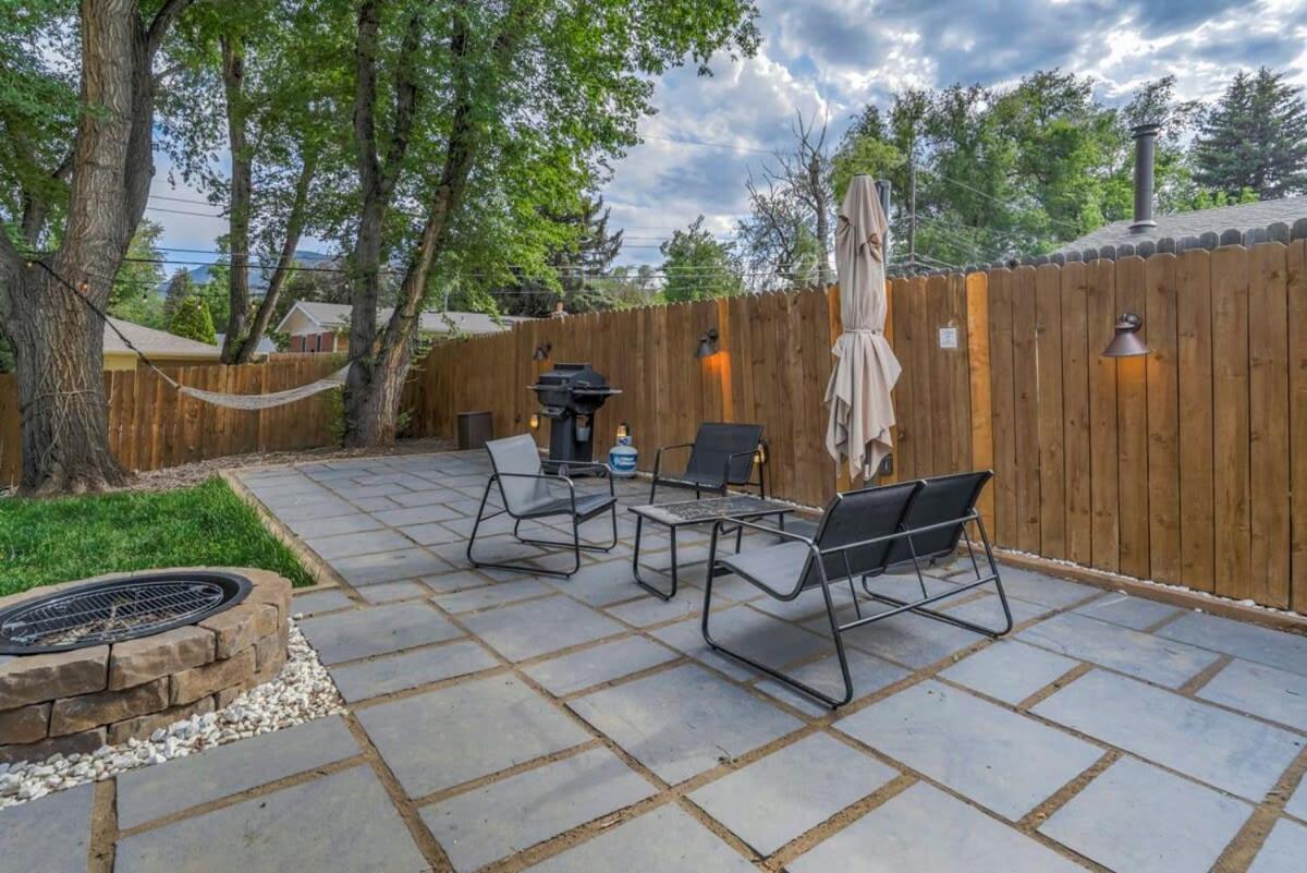 Holiday home Family Oasis Offices Gym Fenced Yard Colorado Springs