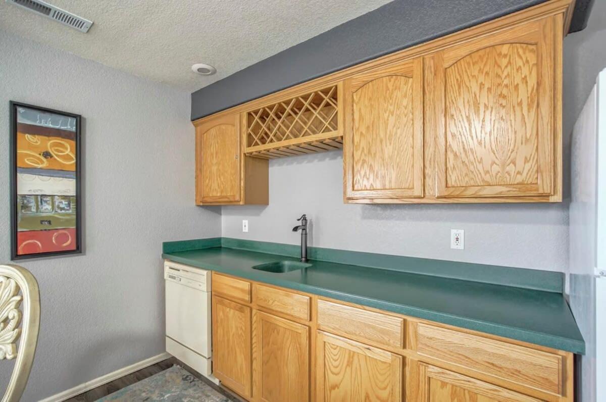 6bd Quiet Northside Mountain Views & Parks * Colorado Springs