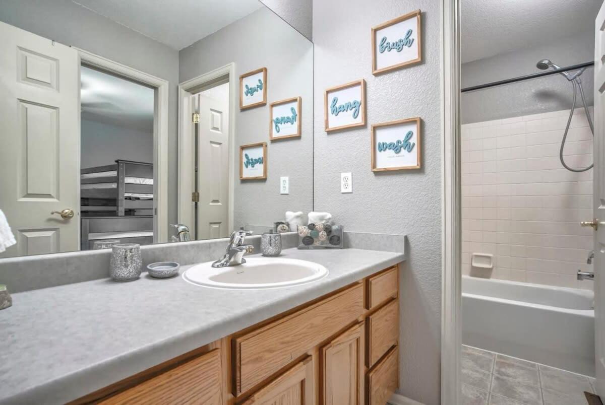 Holiday home 6bd Quiet Northside Mountain Views & Parks