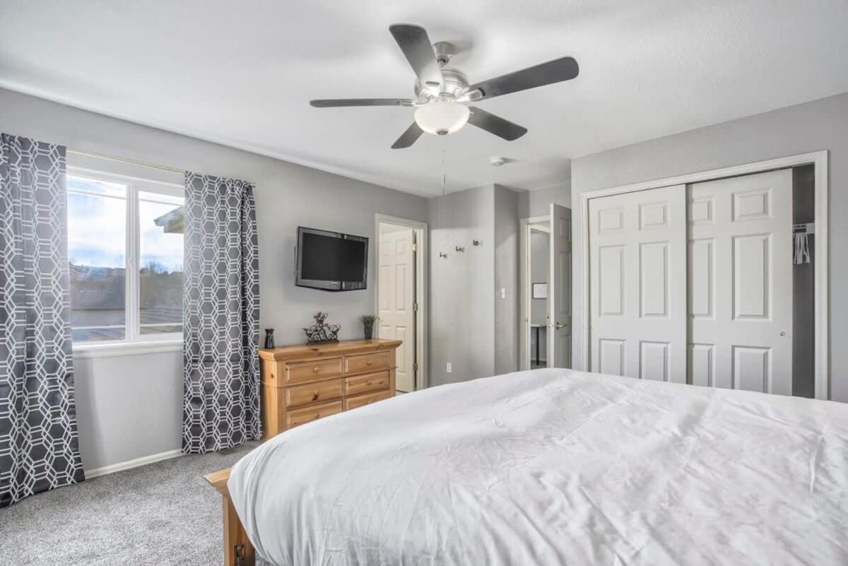 Holiday home 6bd Quiet Northside Mountain Views & Parks