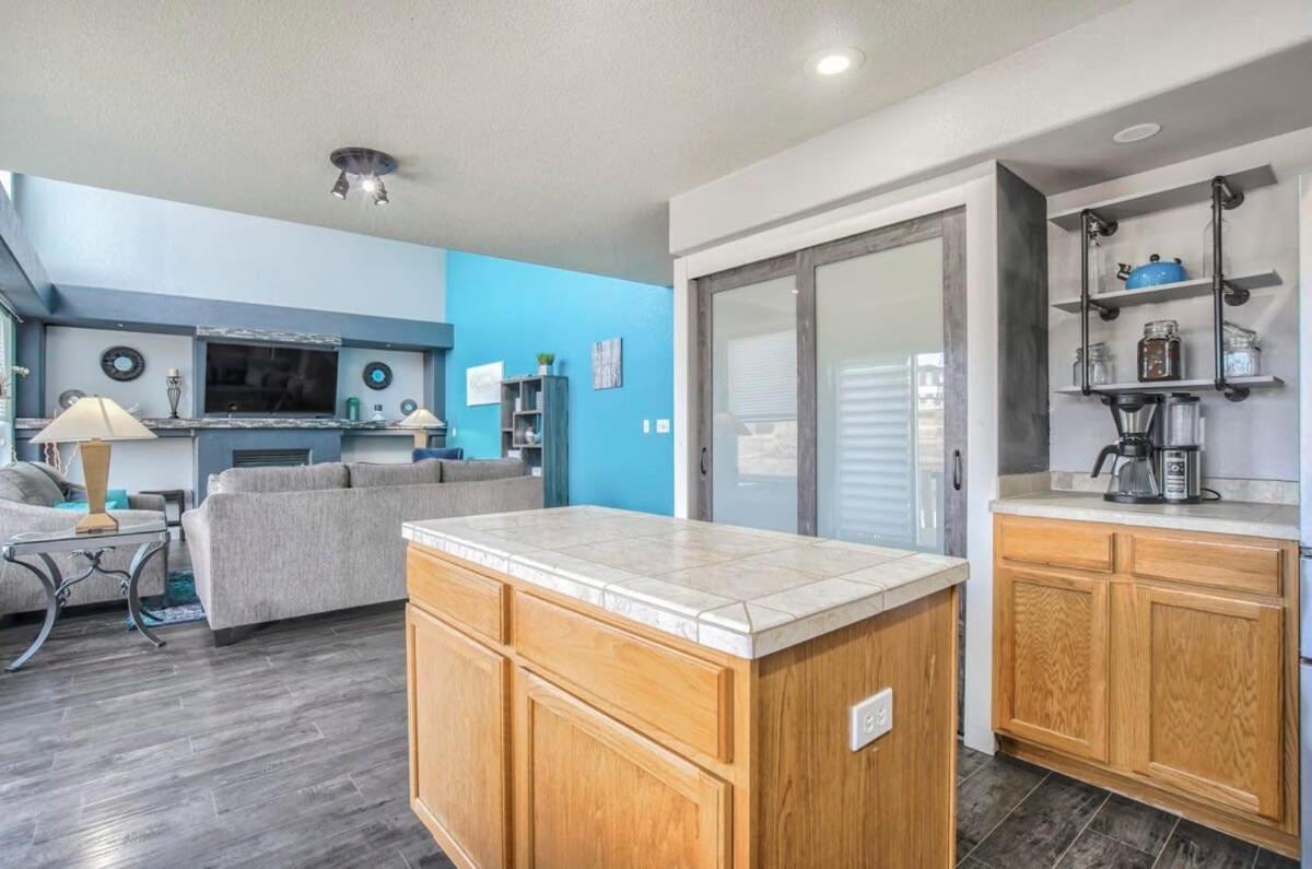 6bd Quiet Northside Mountain Views & Parks Holiday home *