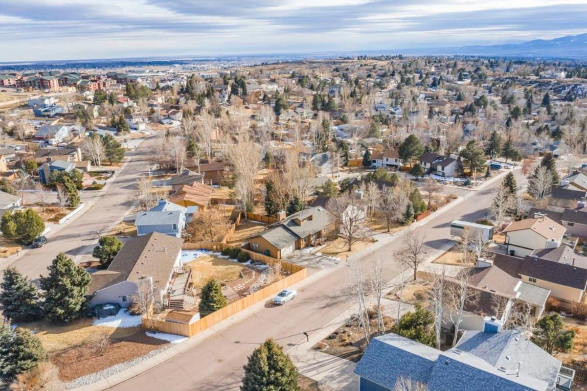 3bd Quiet Suburbs Restaurants & Parks Colorado Springs