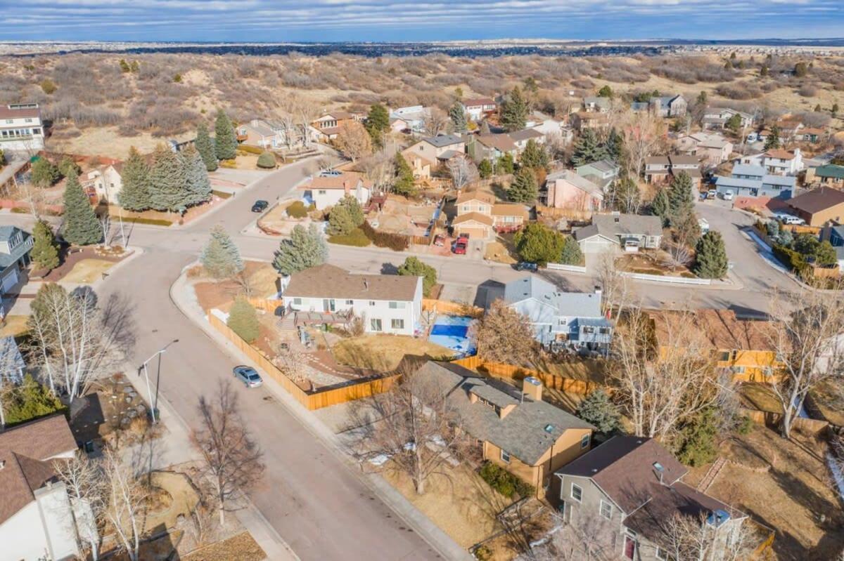 3bd Quiet Suburbs Restaurants & Parks Colorado Springs