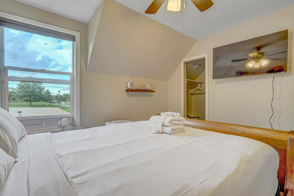 Charming Victorian Haven Near Garden Of The Gods Holiday home *