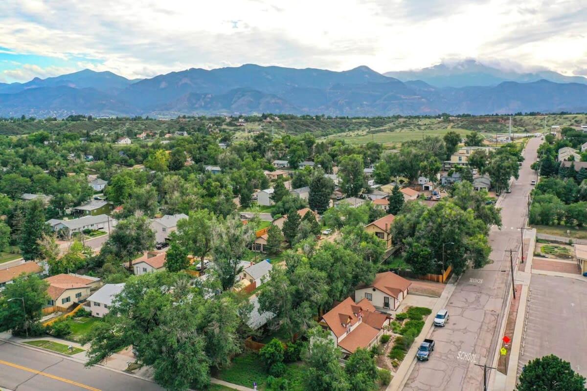 Charming Victorian Haven Near Garden Of The Gods Holiday home *