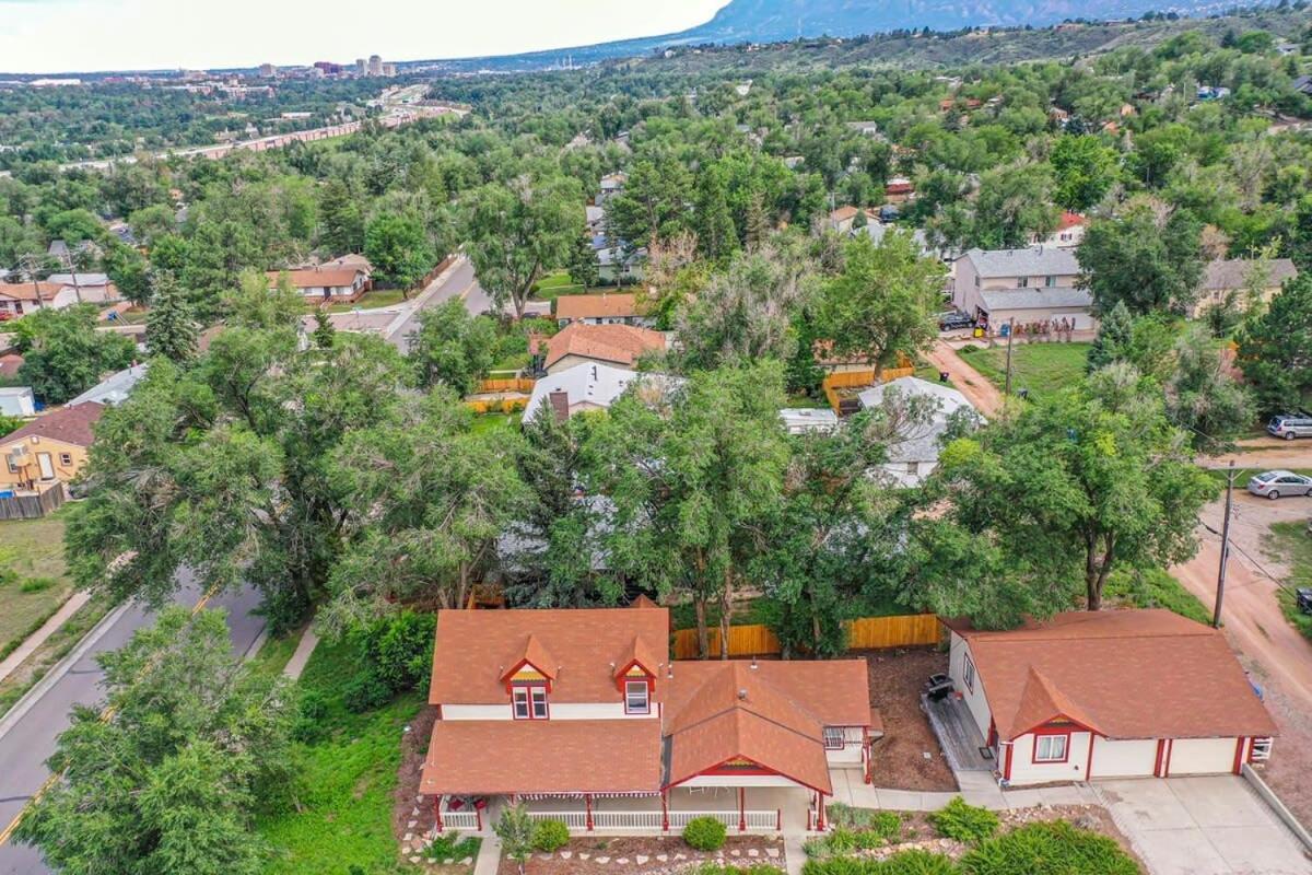 Charming Victorian Haven Near Garden Of The Gods *
