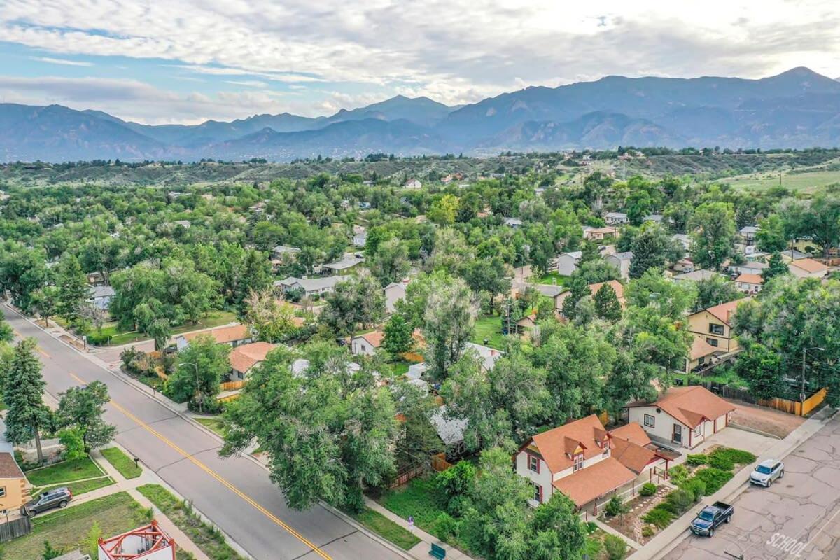 Charming Victorian Haven Near Garden Of The Gods
