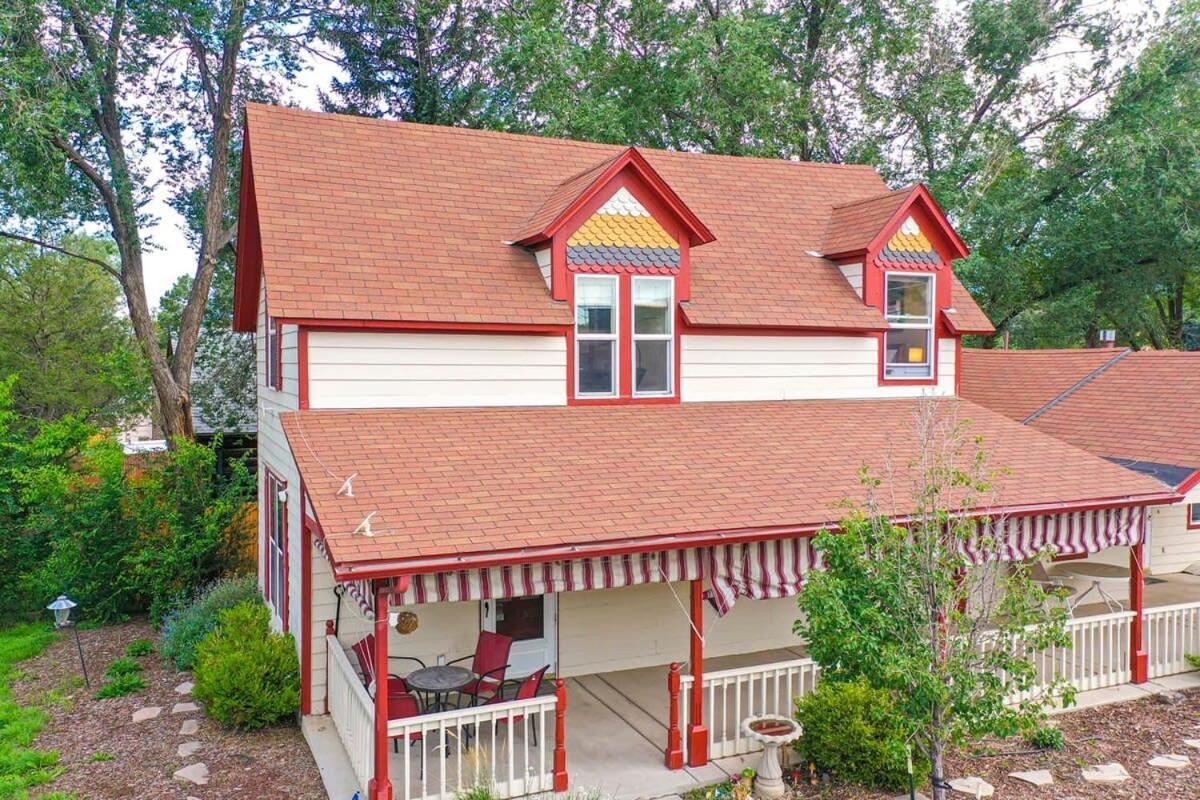 Charming Victorian Haven Near Garden Of The Gods Colorado Springs
